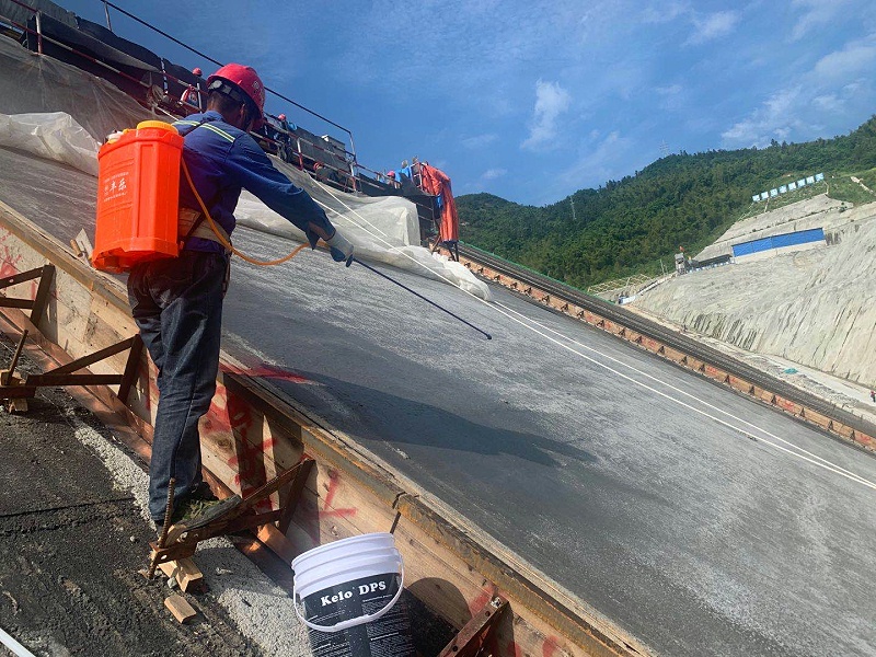 混凝土開裂滲水成老大難?無機納米抗裂防滲劑廠家：4步簡易施工杜絕開裂滲水